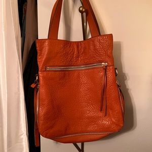 EUC VINCE CAMUTO SHOULDER BAG. GENUINE LEATHER